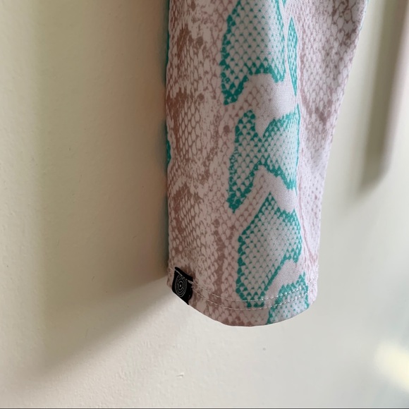 Onzie High Rise Graphic Yoga Legging Opal Viper - Picture 3 of 4